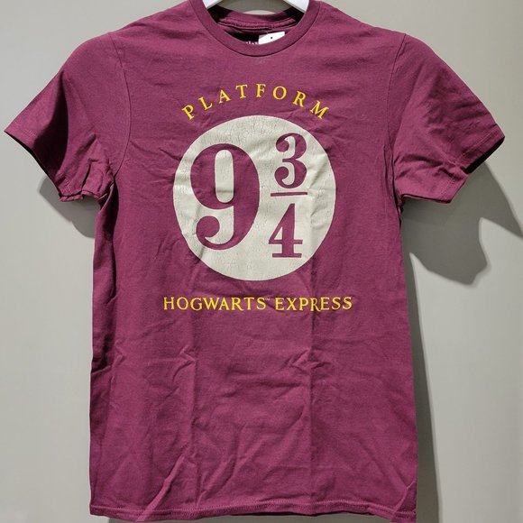 MAD Engine Other - Harry Potter Men Small Hogwarts Express Platform 9 3/4 Crackle Screen Maroon Tee